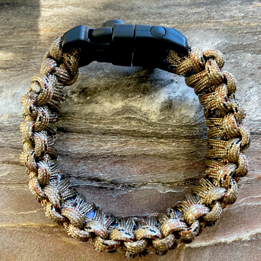 NWT 7-in-1 Paracord Survival Bracelet 8” wrist